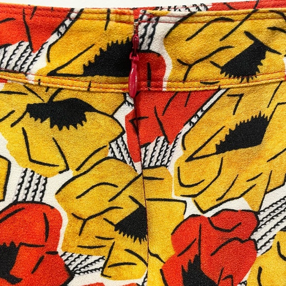 Yves Saint Laurent Poppy Print Crepe Shorts - Picture 6 of 12